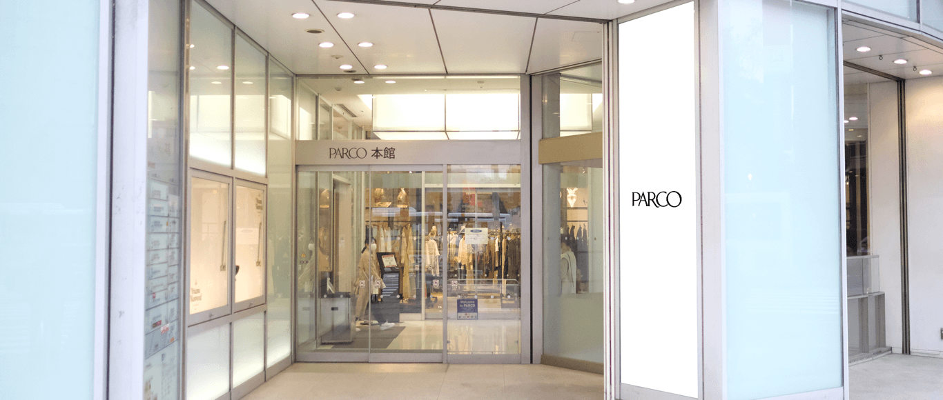 福岡PARCO 本館柱シート北東口（側面）